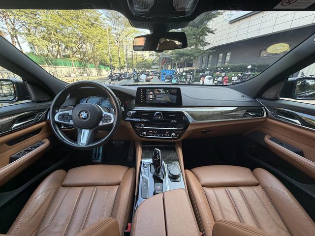 BMW 6 Series GT 2018 #16 BMW 6 Series GT 2018 car image #16