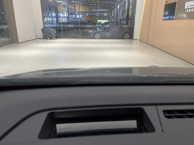 HongQi HQ9 2023 #16 HongQi HQ9 2023 car image #16