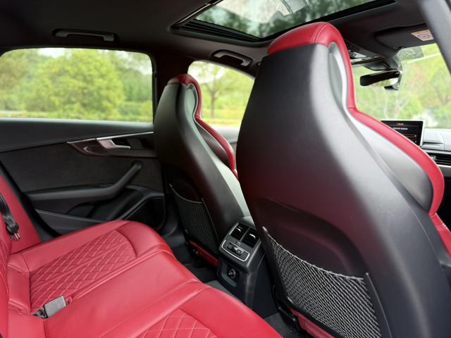 Audi S4 2019 car image #16
