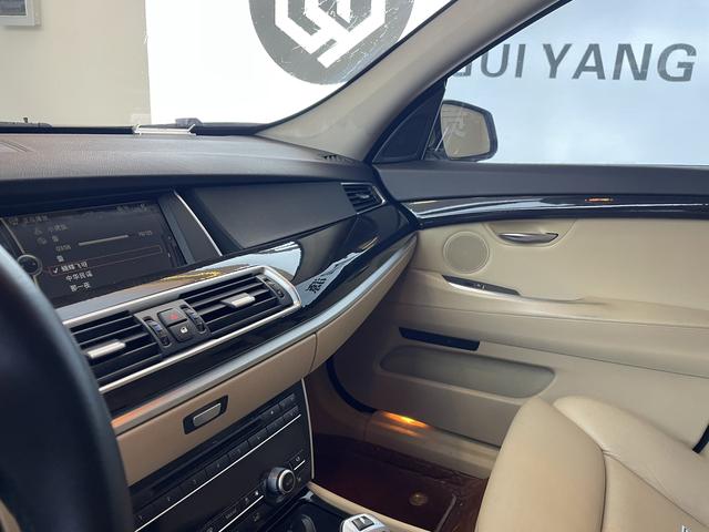 BMW 1 Series M 2013 car image #16