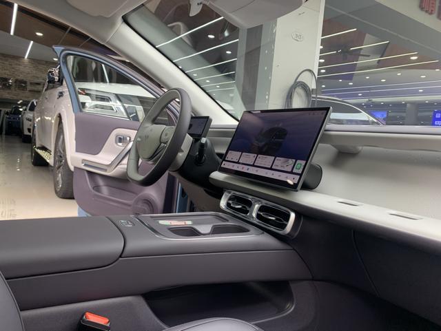 零跑汽车 零跑B01 2025 汽车图片 #16