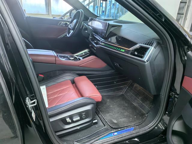 BMW iX M60 2023 car image #16