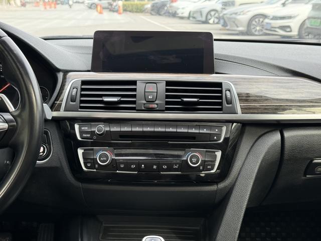 BMW X7 M60i 2018 car image #16