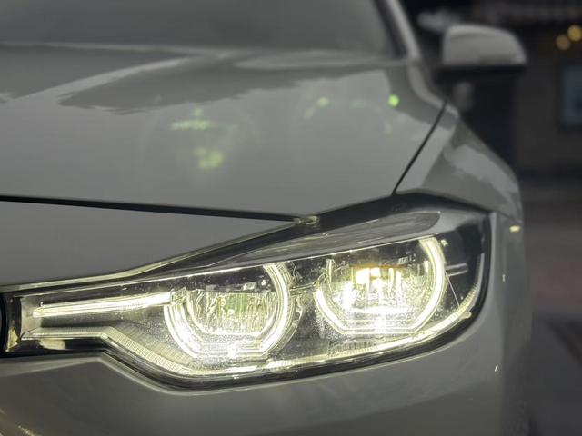 BMW X7 M60i 2016 car image #16