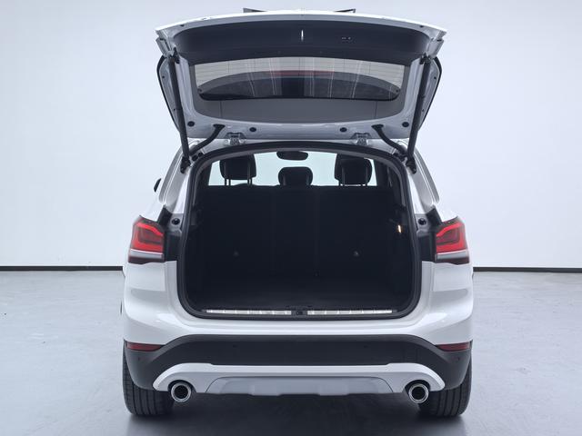 BMW M760Le 2021 #16 BMW M760Le 2021 car image #16