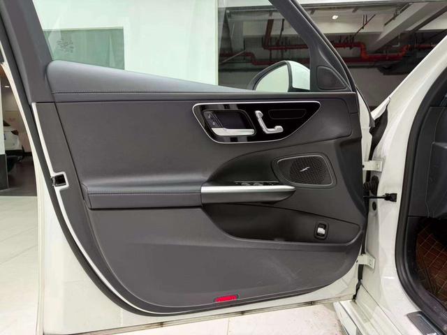 Mercedes-Benz R Class 2023 car image #16