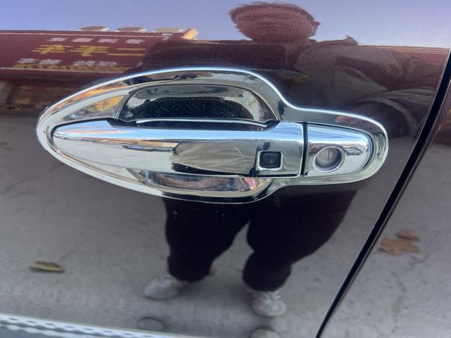 BYD S7 2015 car image #16