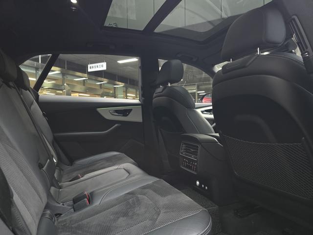 Audi Q8 2020 car image #16