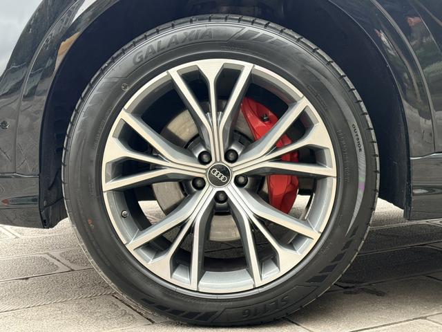 Audi Q8 2021 car image #16