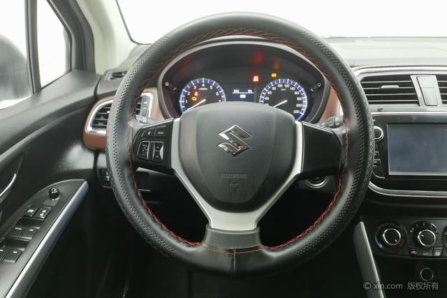 Suzuki SX4 S-CROSS 2018 image de voiture #16