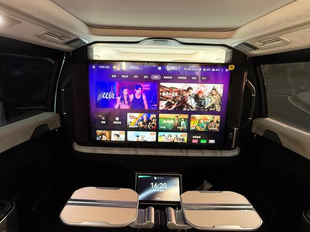 Zeekr 009 2025 car image #16