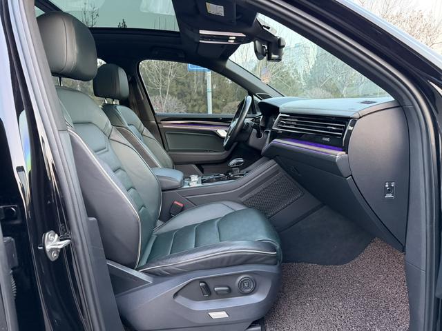 Volkswagen Touareg 2018 car image #16