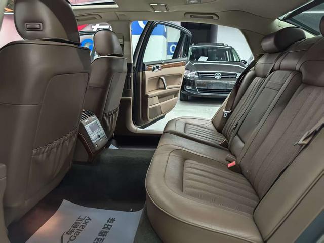 Volkswagen Pheaton 2011 immagine di auto #16