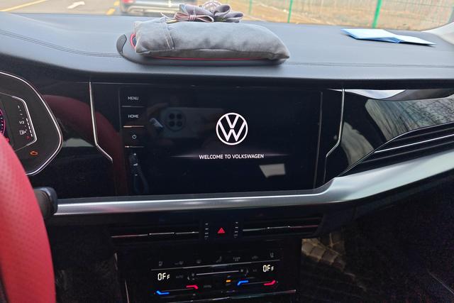 Volkswagen Passat 2021 car image #16