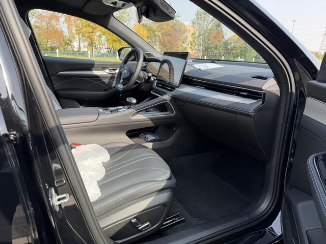 GEELY Preface 2025 car image #16