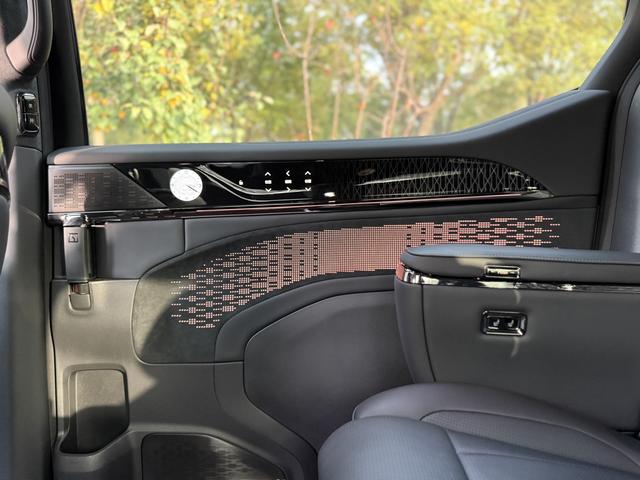 Zeekr 2024 car image #16