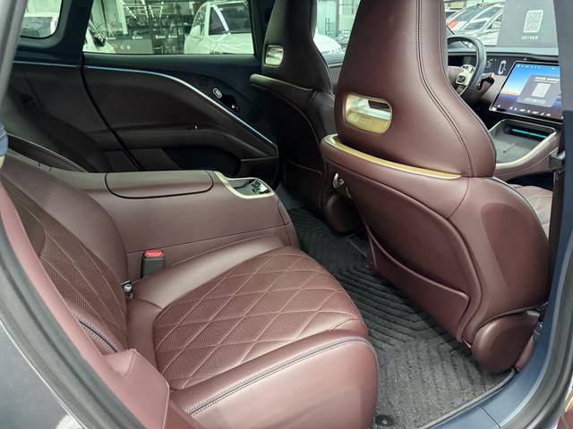 Avatr 11 2024 car image #16
