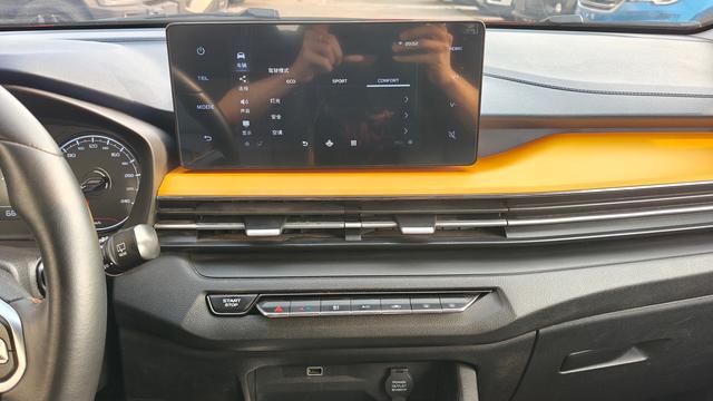 Livan X3 PRO 2023 изображение автомобиля #16