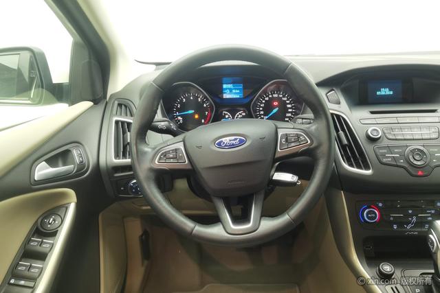 Ford Focus 2015 car image #16