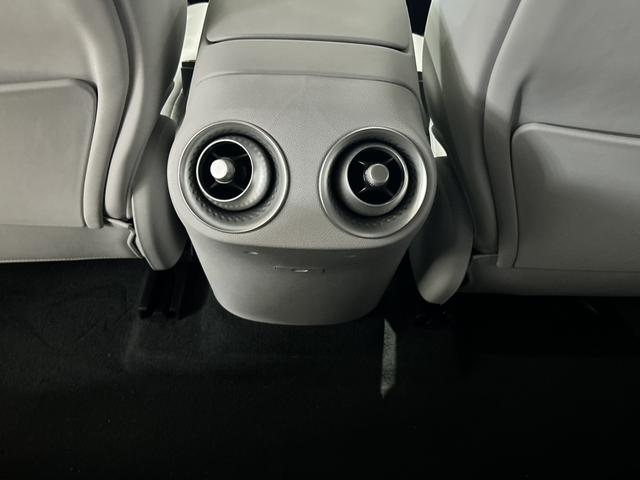 Avatr 11 2023 car image #16