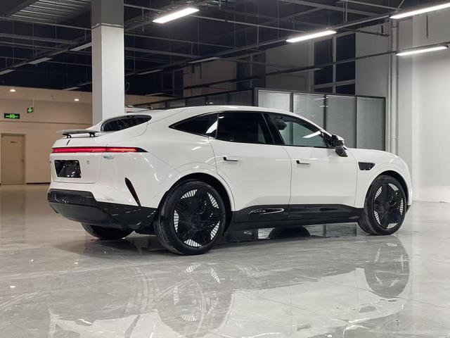 Avatr 11 2023 car image #16