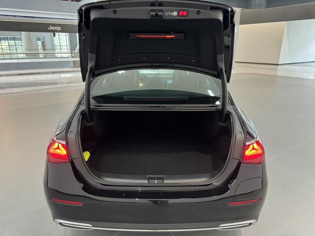 Mercedes-Benz E Class New Energy 2024 car image #16