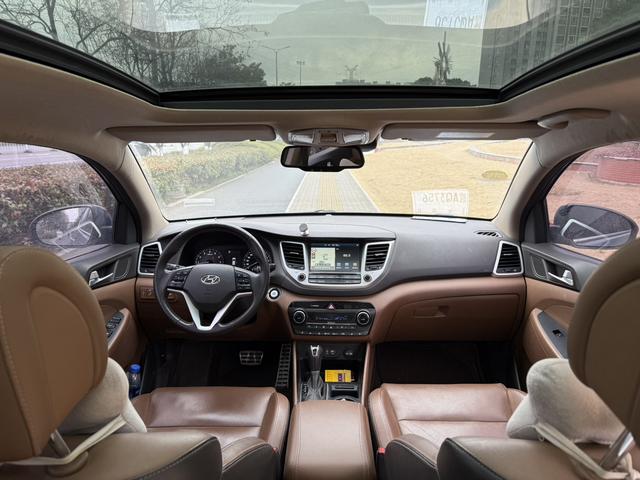 Hyundai Tucson 2015 immagine di auto #16