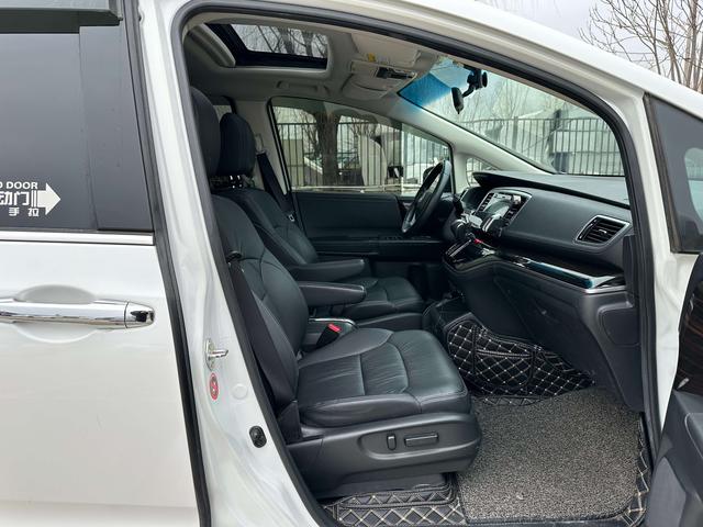 Honda ODYSSEY 2018 صورة سيارة #16