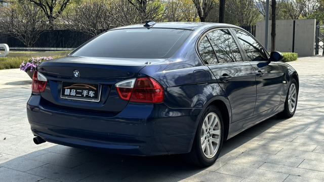 BMW 3 Series 2009 car image #16