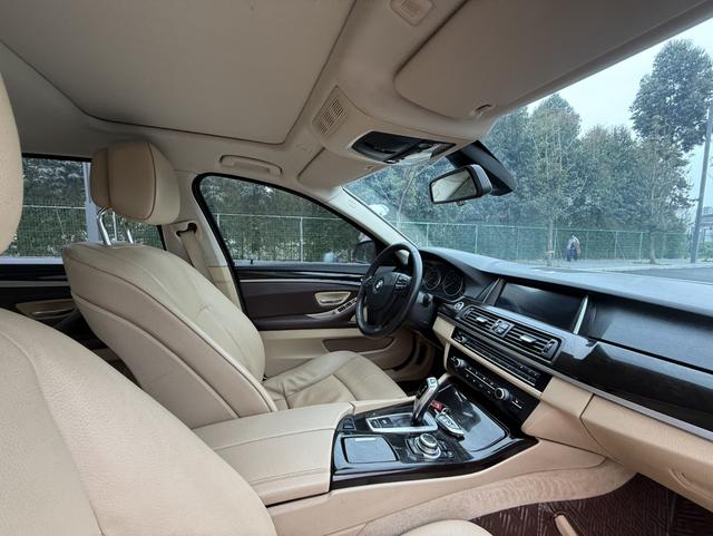 BMW 5 Series 2012 car image #16