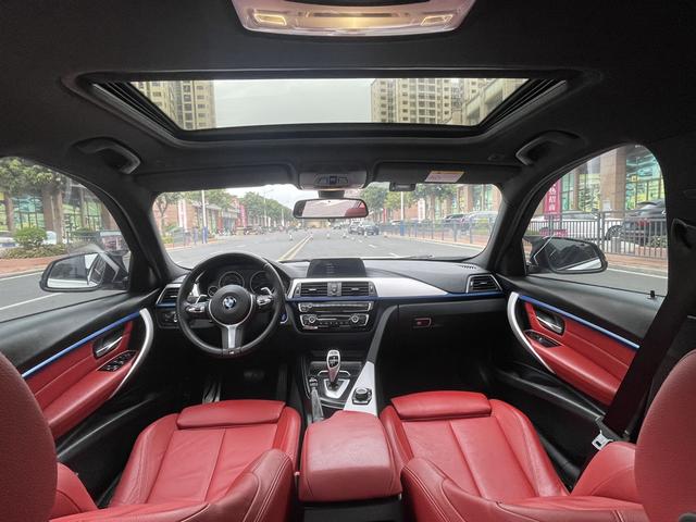 BMW 3 Series 2019 car image #16