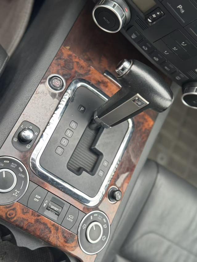 Volkswagen Touareg 2009 car image #16