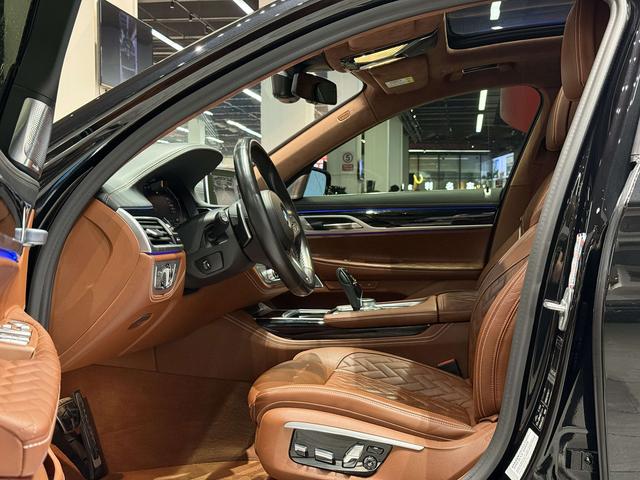 BMW 7 Series 2021 car image #16