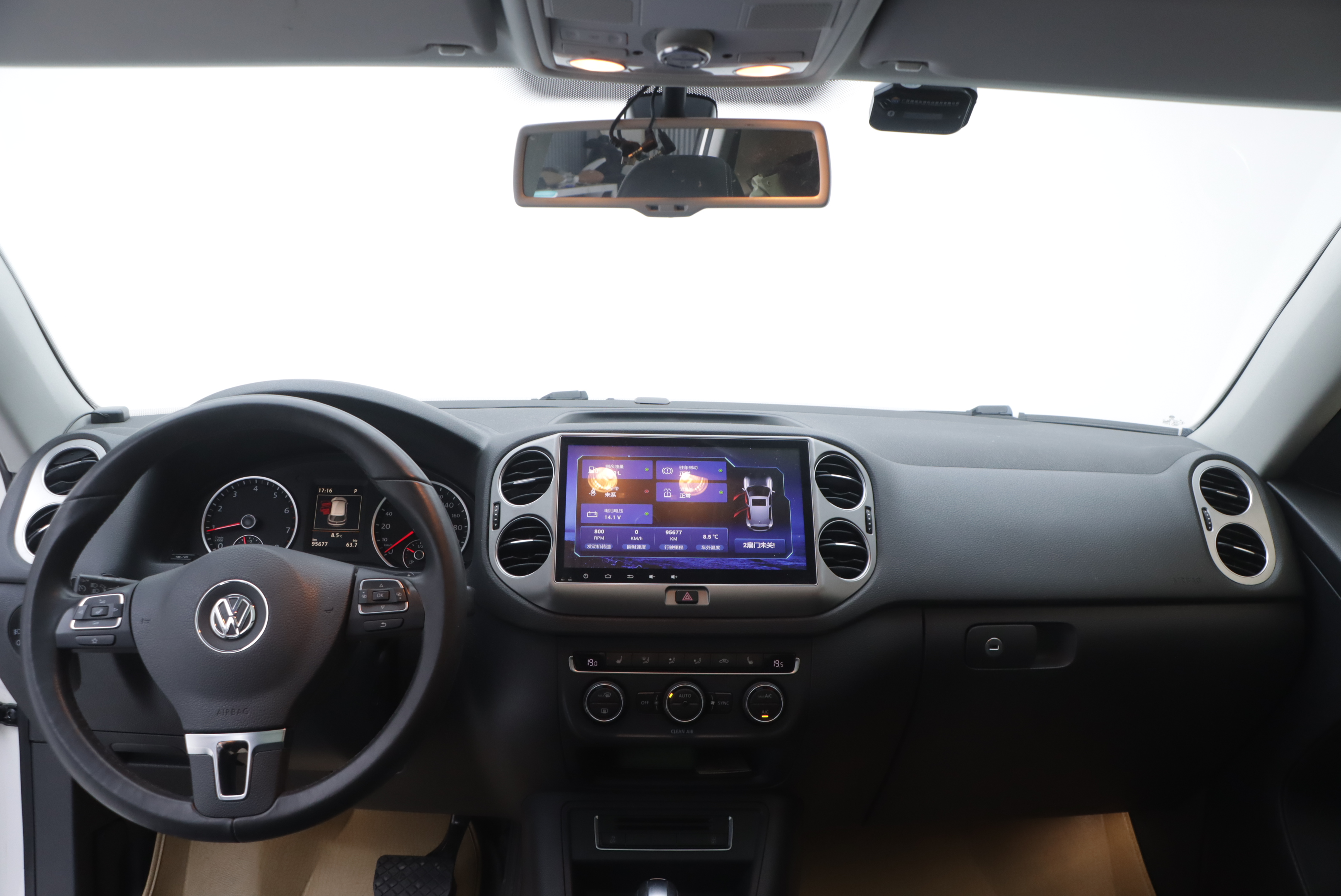 Volkswagen Tiguan 2016 car image #16