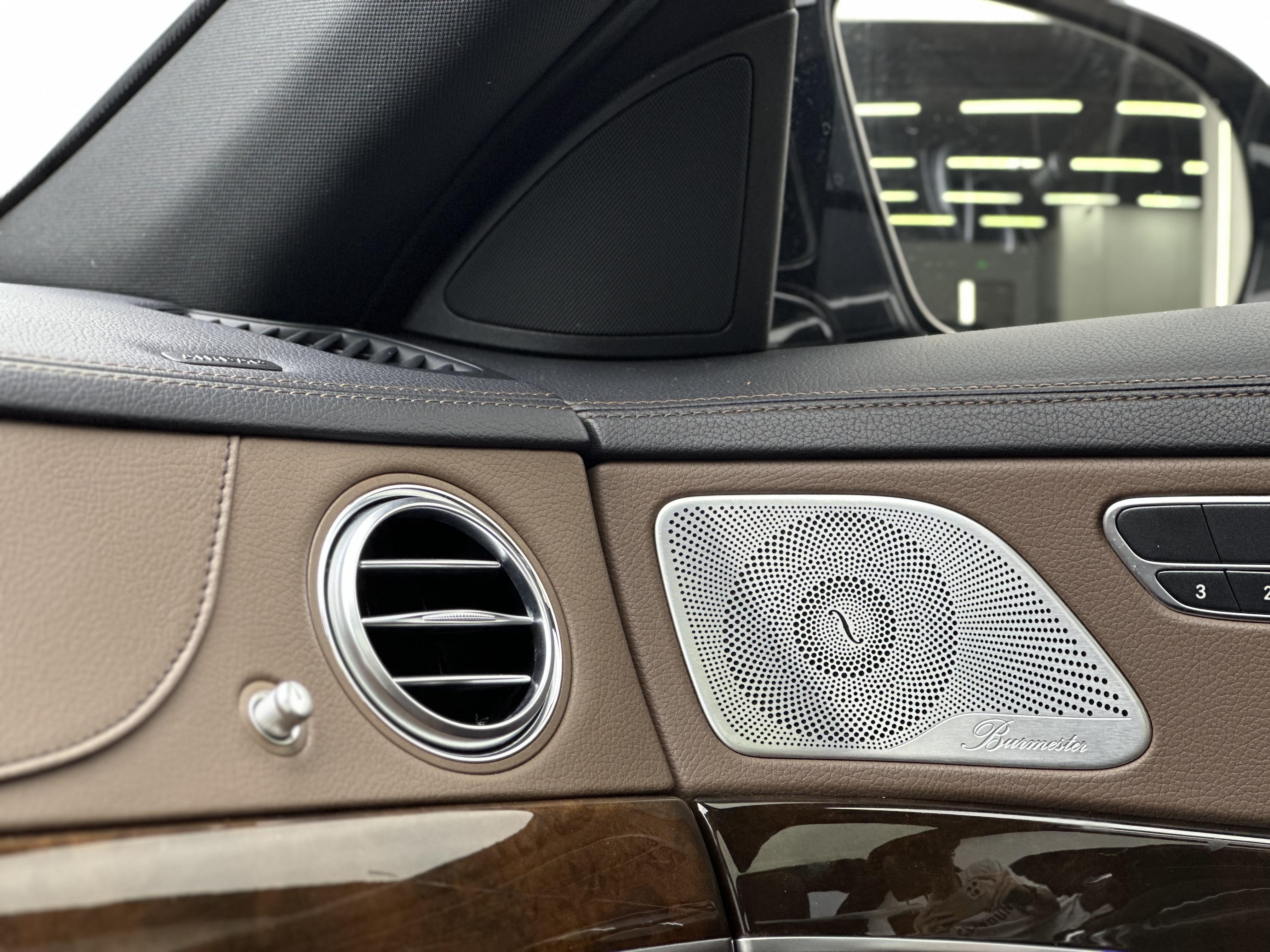 Mercedes-Benz Maybach S Class 2016 car image #16