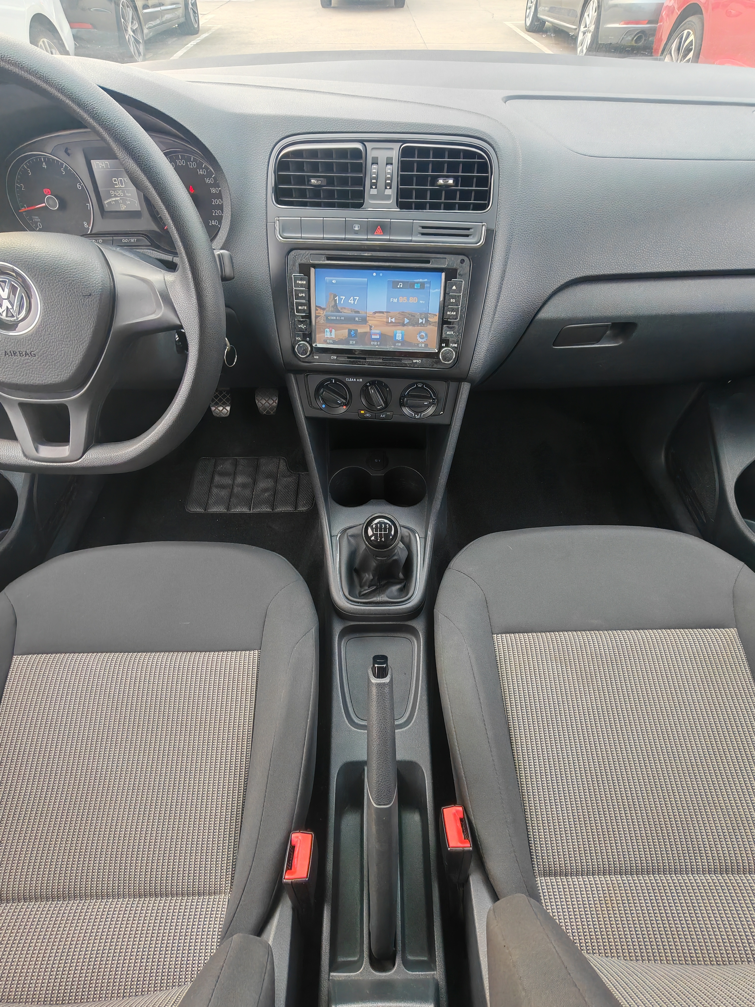 Volkswagen Polo 2016 car image #16