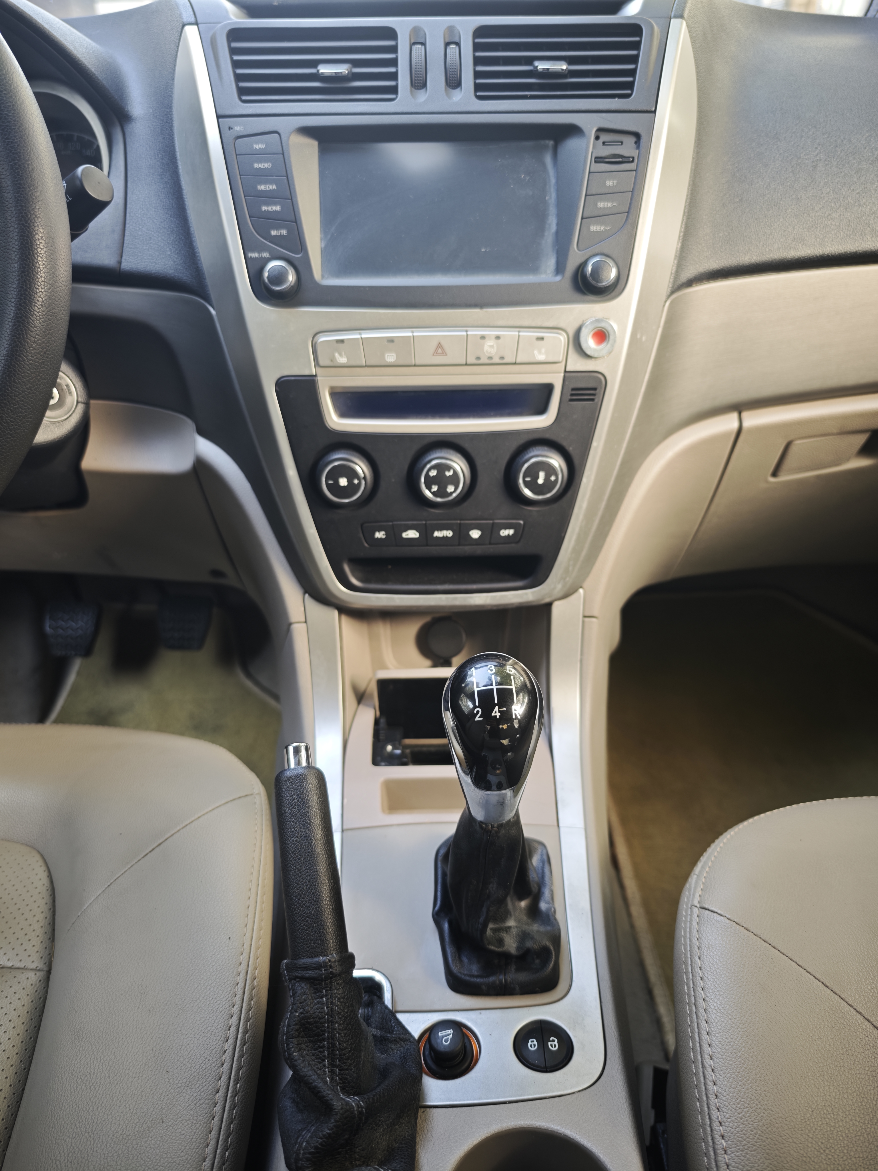 GEELY GX7 2012 car image #16