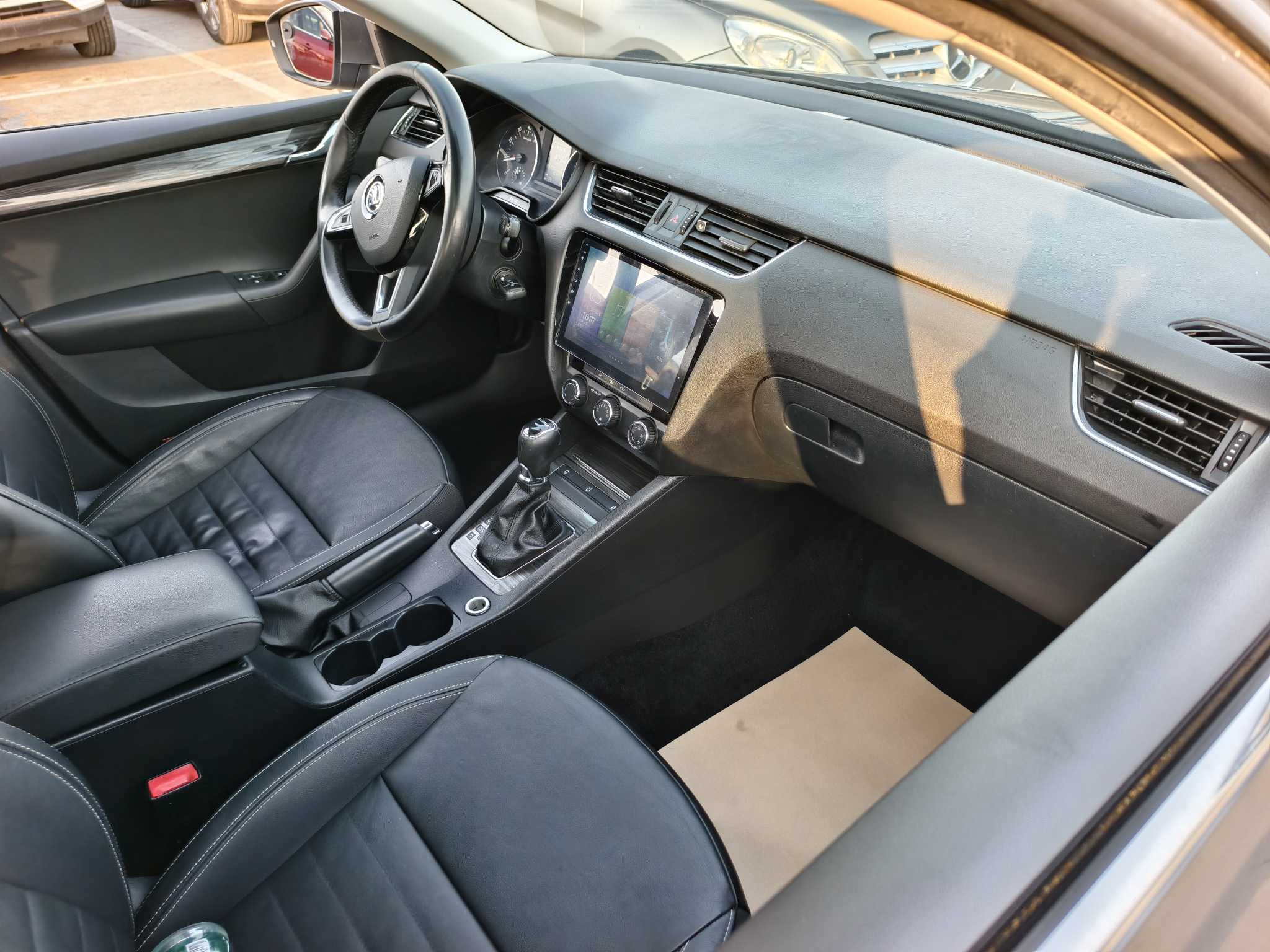 Skoda Octavia 2017 car image #16