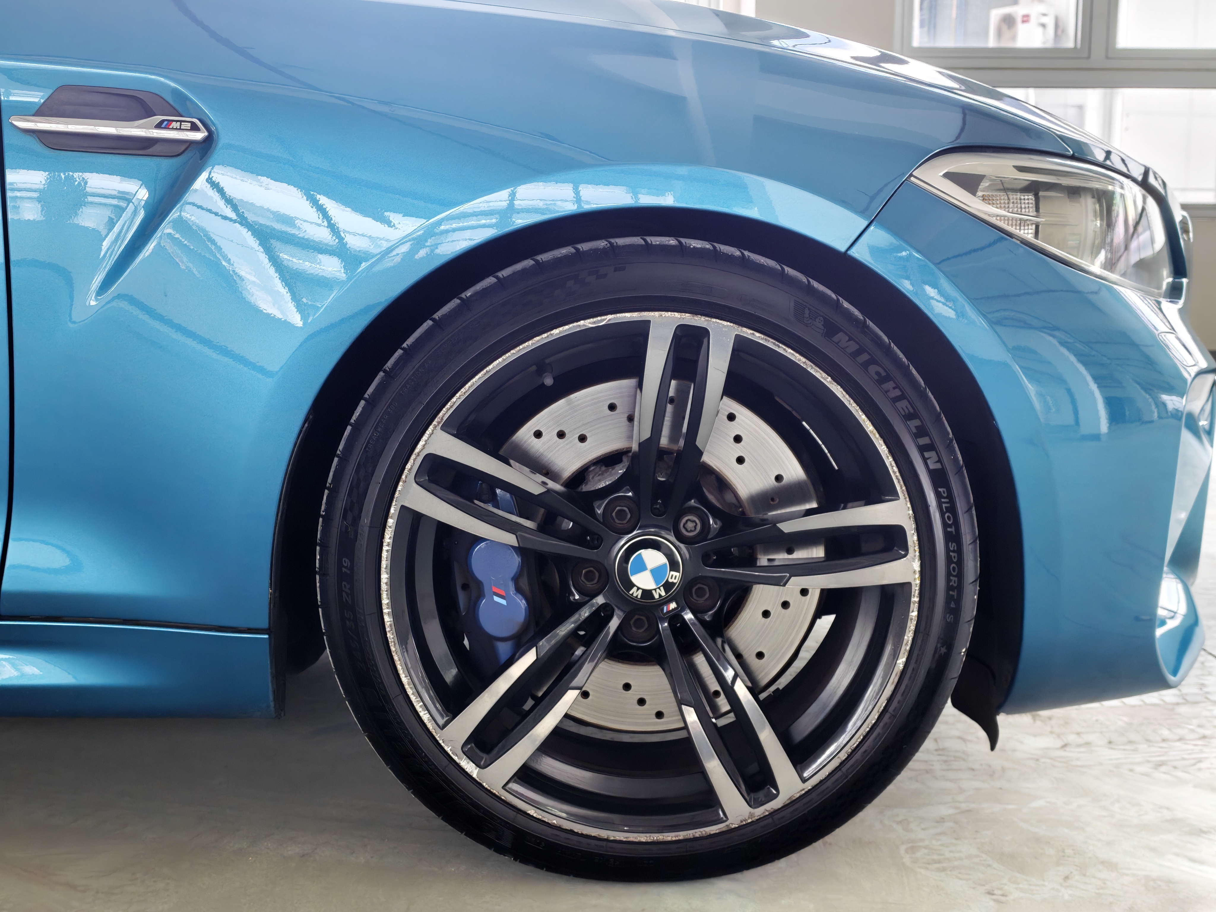 BMW M2 2017 car image #16