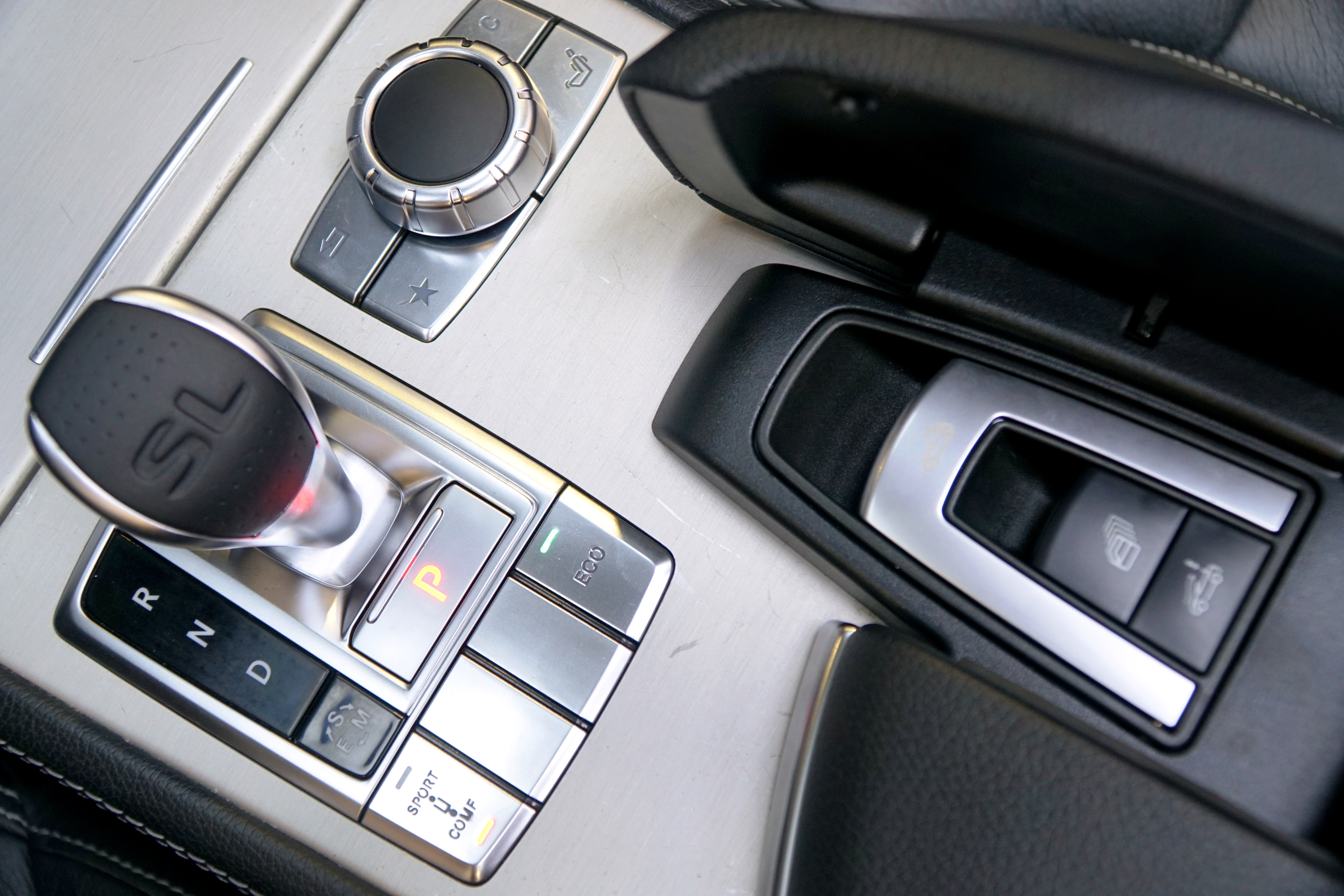 Mercedes-Benz SL Class 2013 car image #16