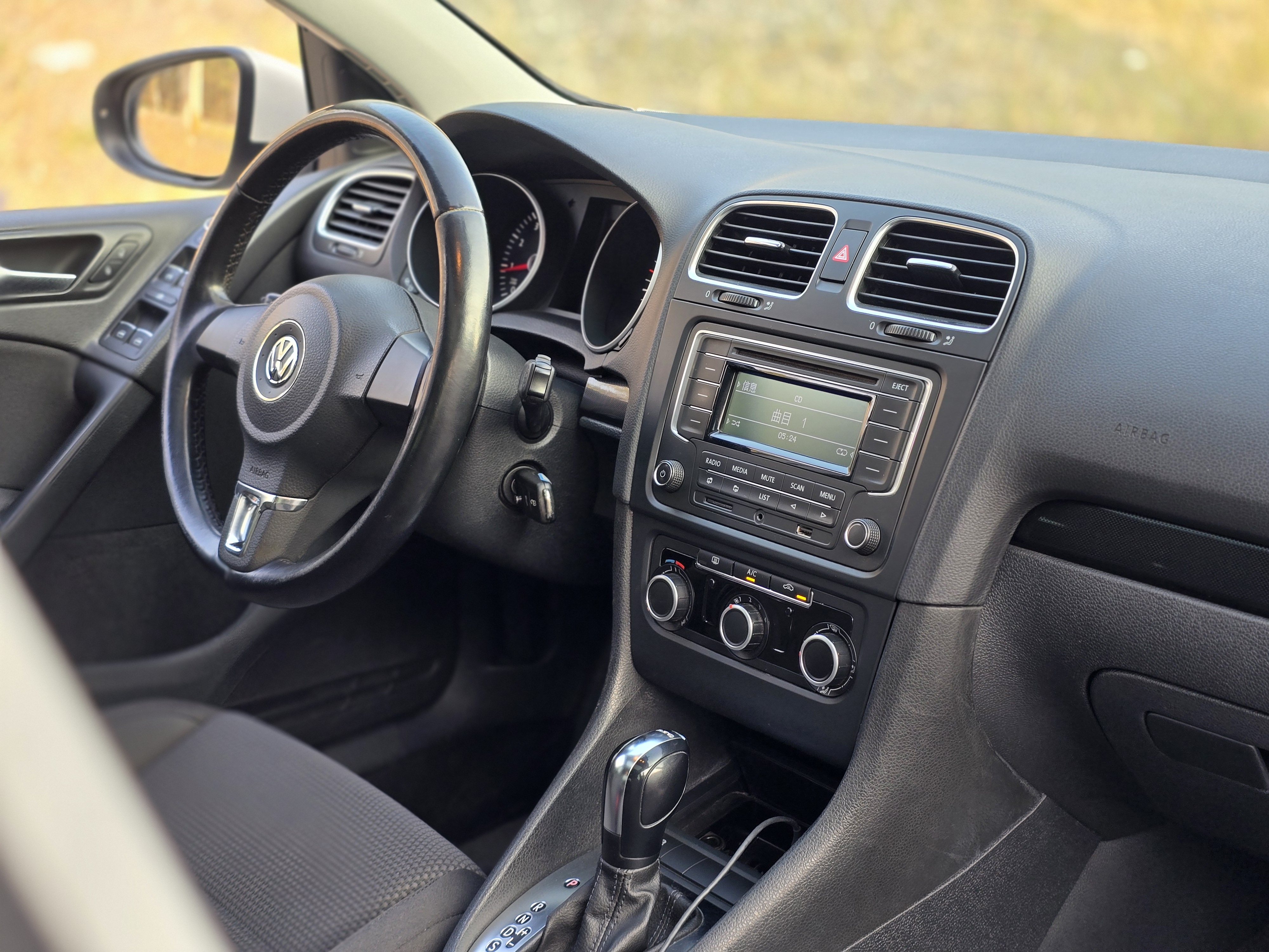 Volkswagen Golf 2013 car image #16