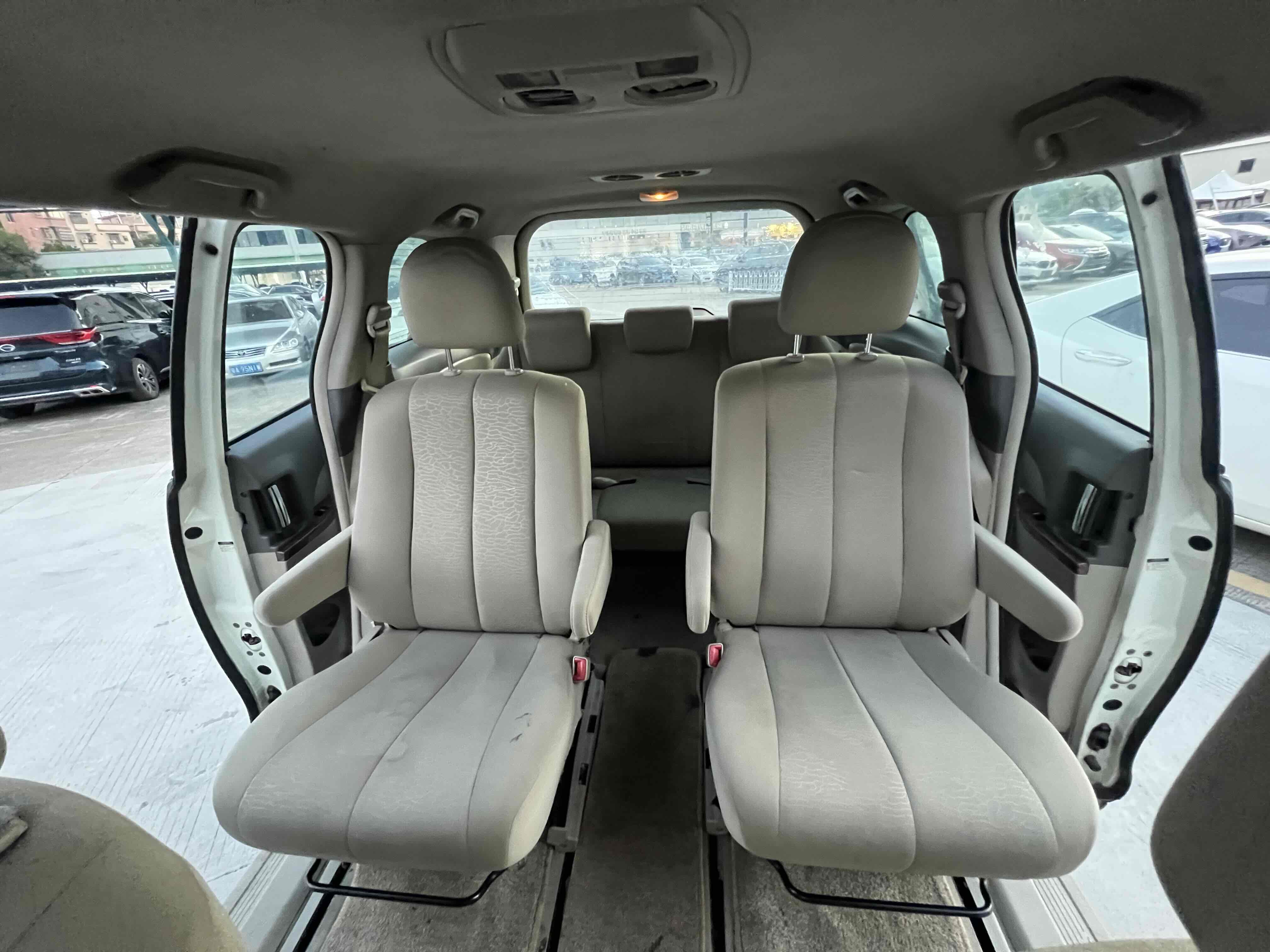 BYD M6 2014 car image #16