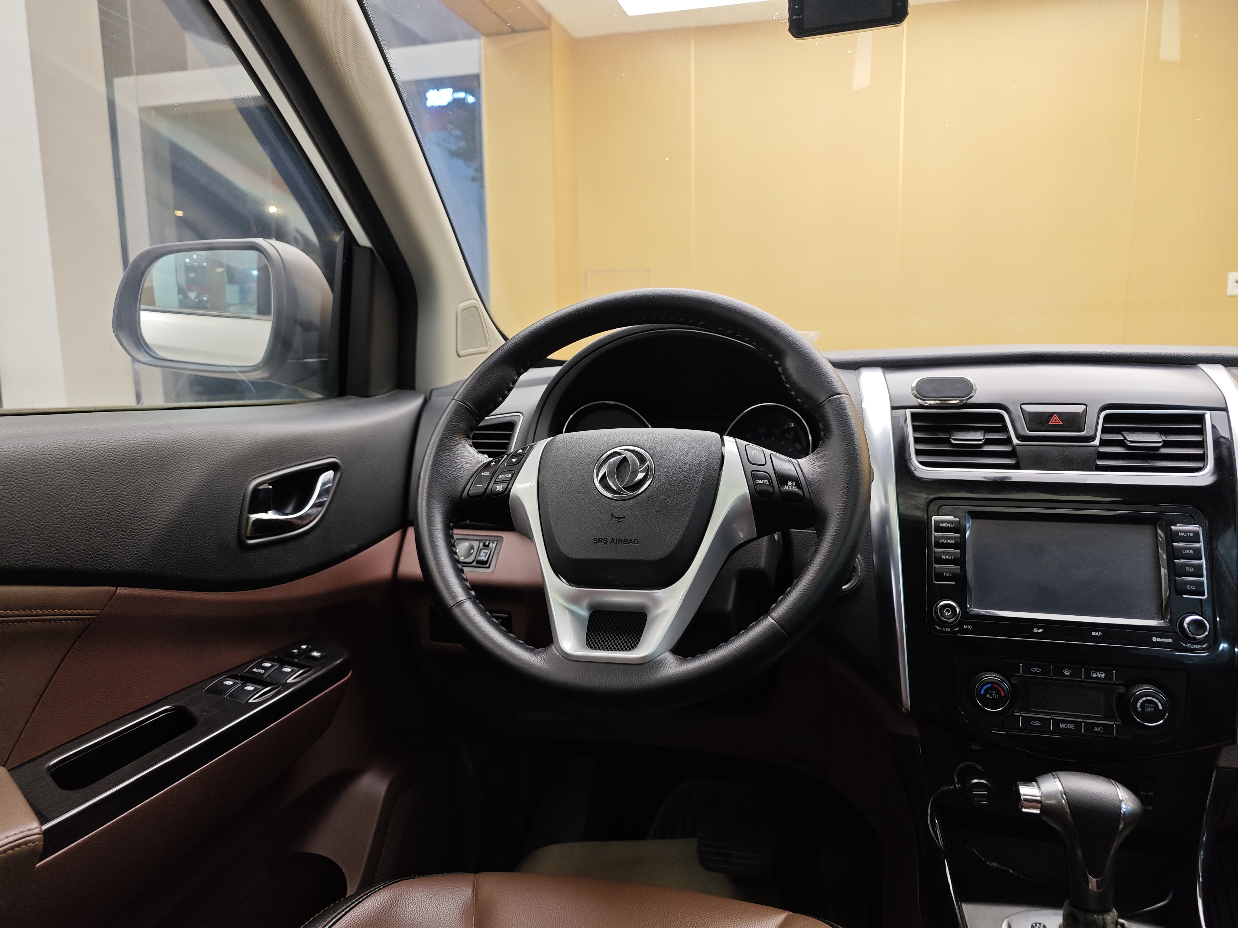 Forthing SX6 2016 car image #16