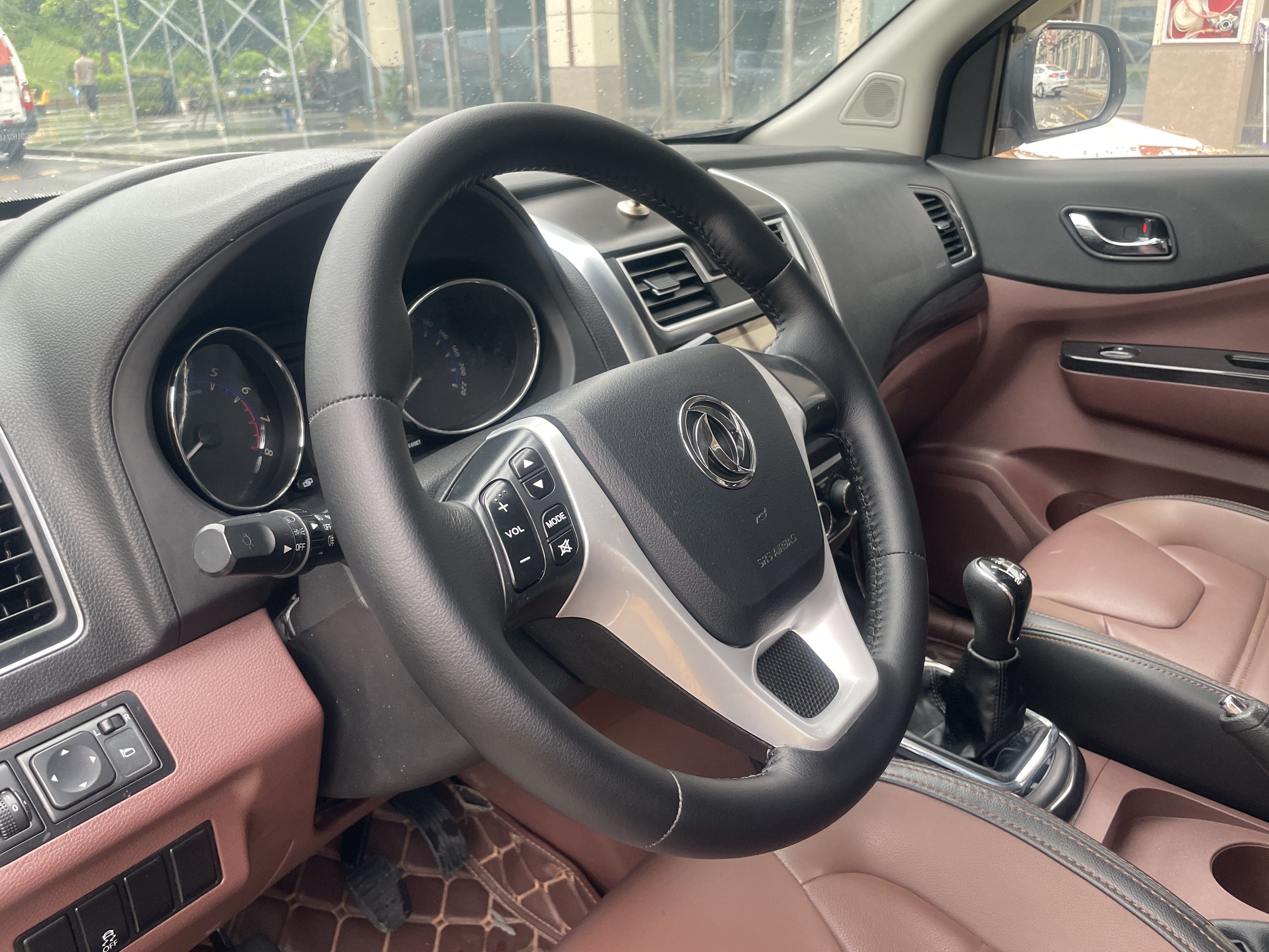 Forthing SX6 2016 car image #16