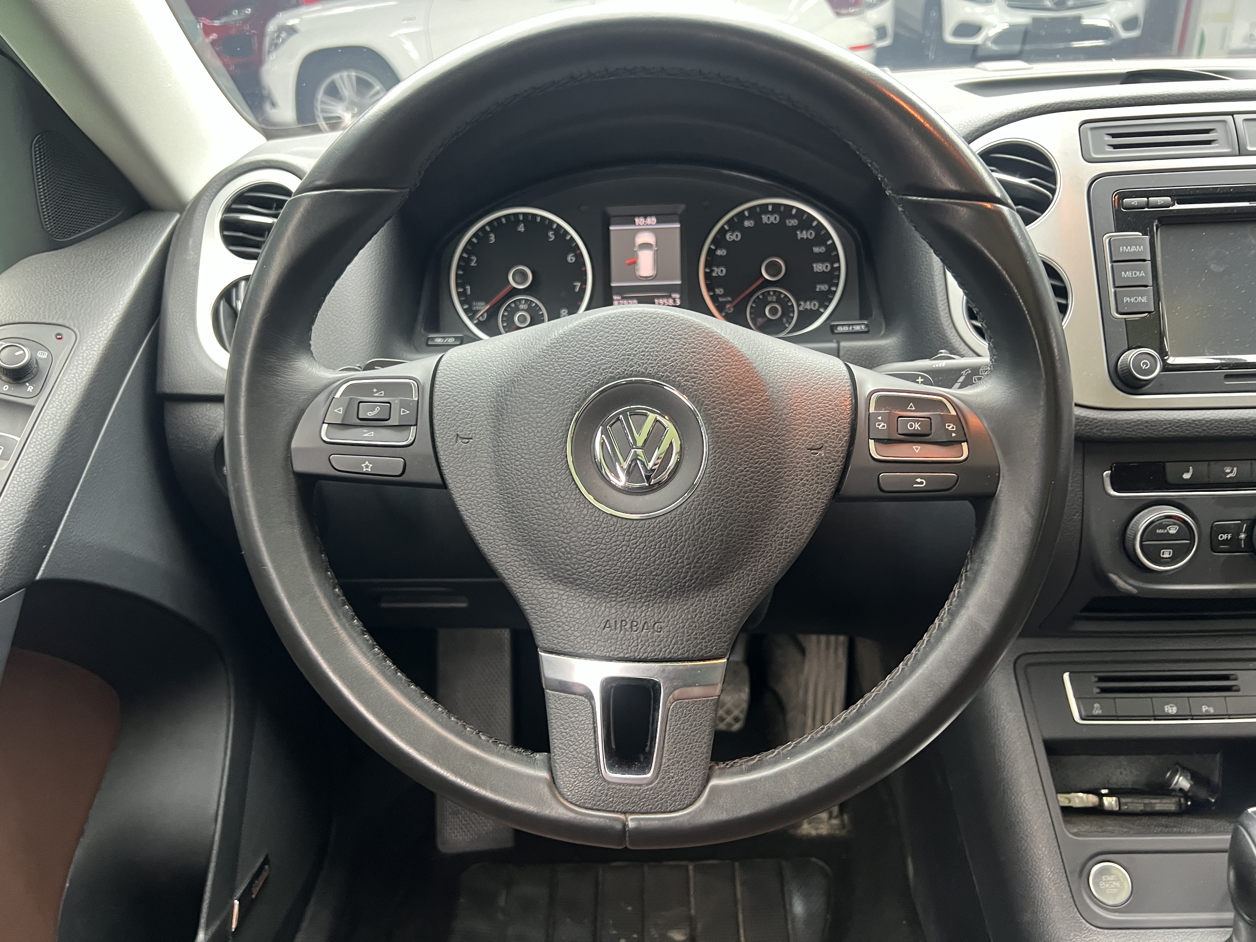 Volkswagen Tiguan 2014 car image #16