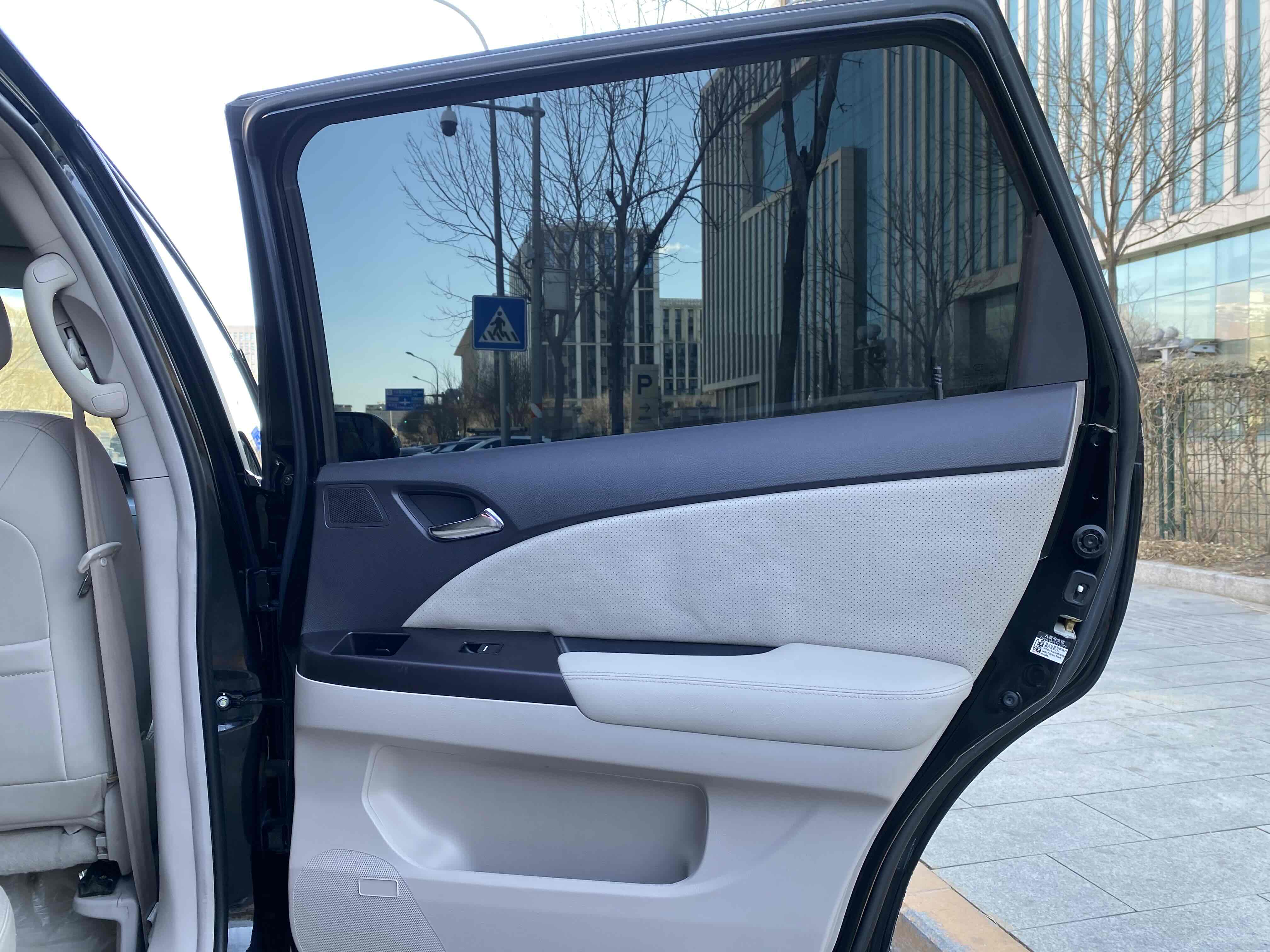 BYD e6 2014 car image #16