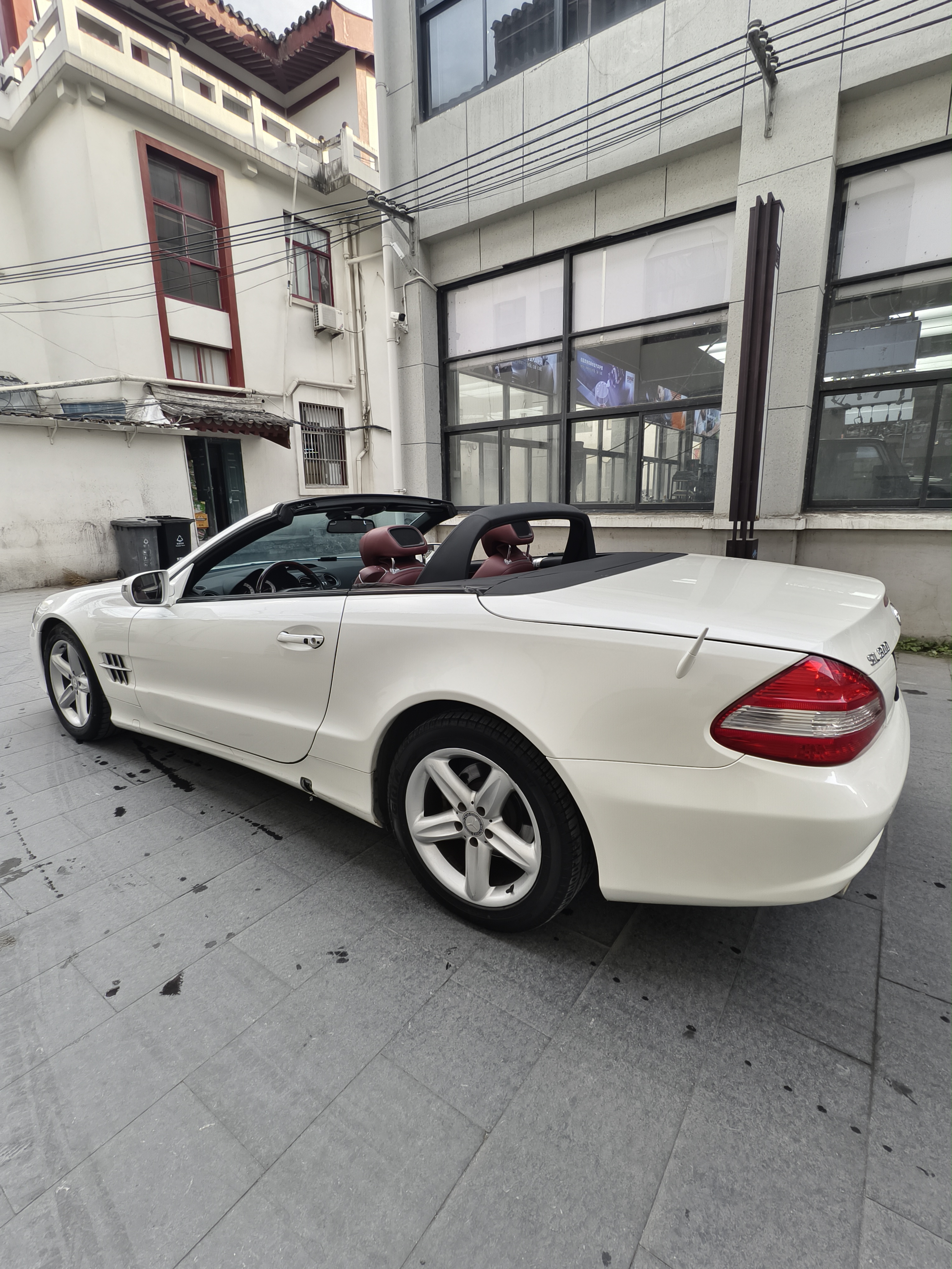 Mercedes-Benz SL Class 2010 immagine di auto #16