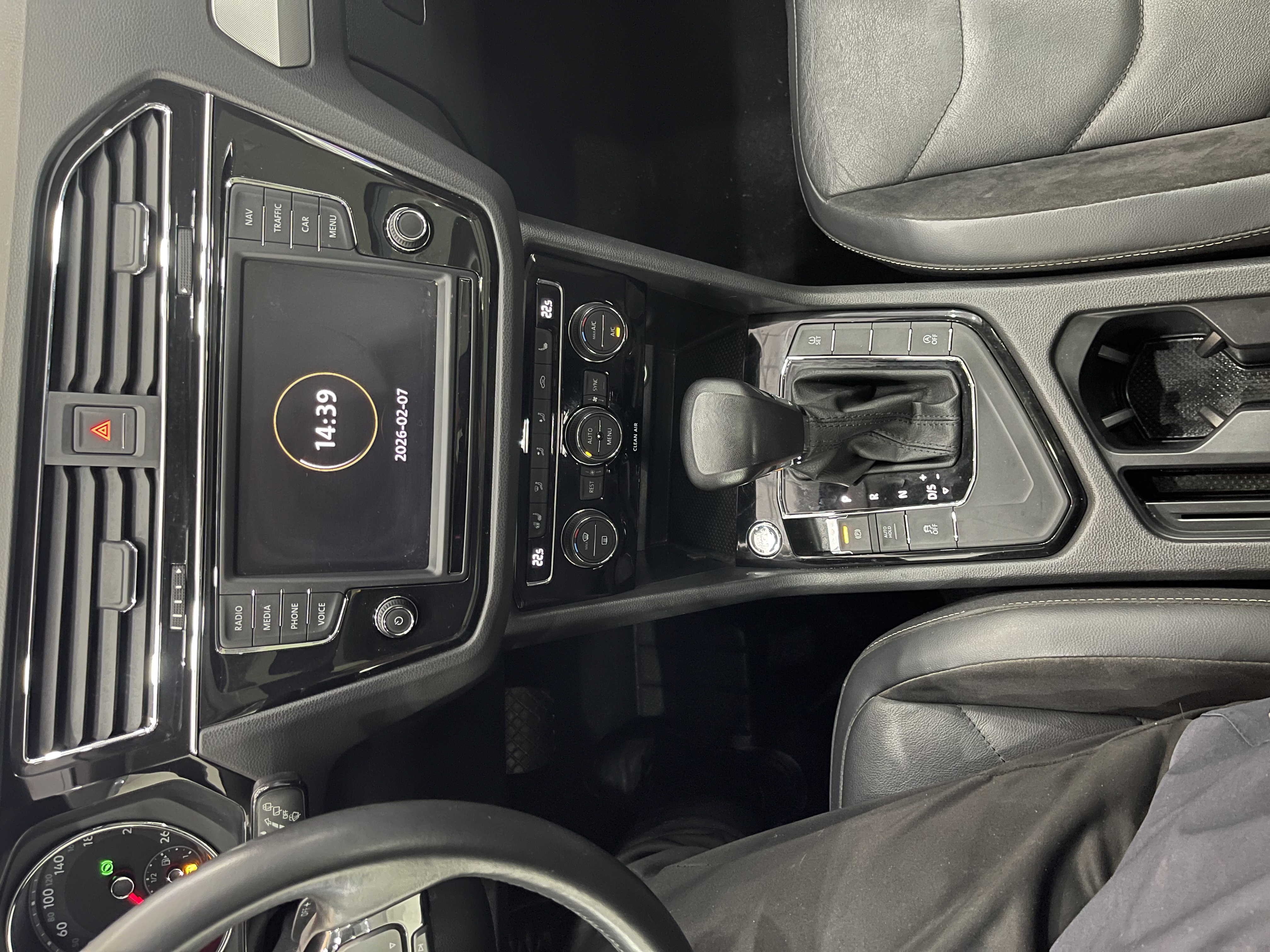 Volkswagen Tiguan L 2017 car image #16