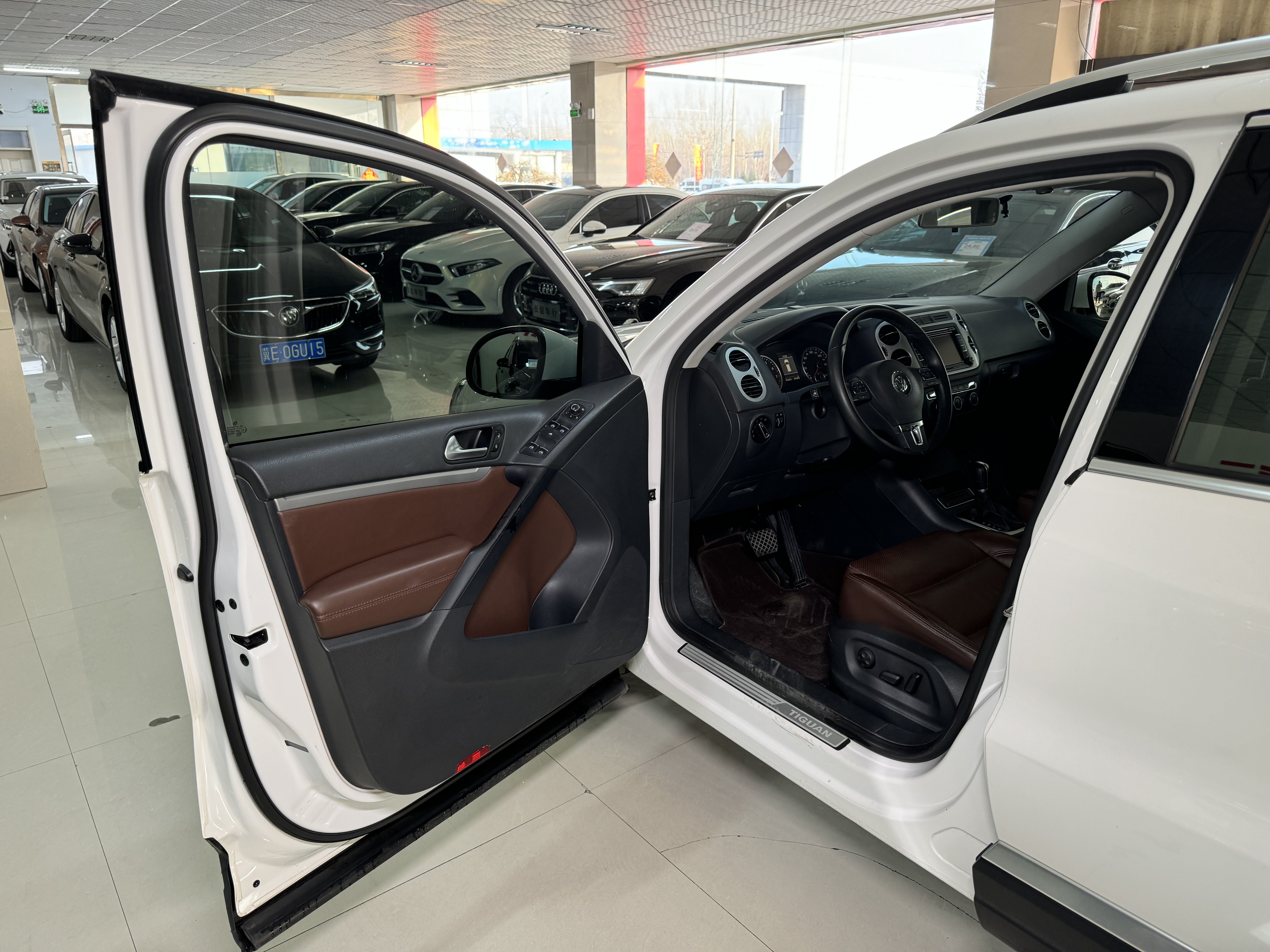 Volkswagen Tiguan 2014 car image #16