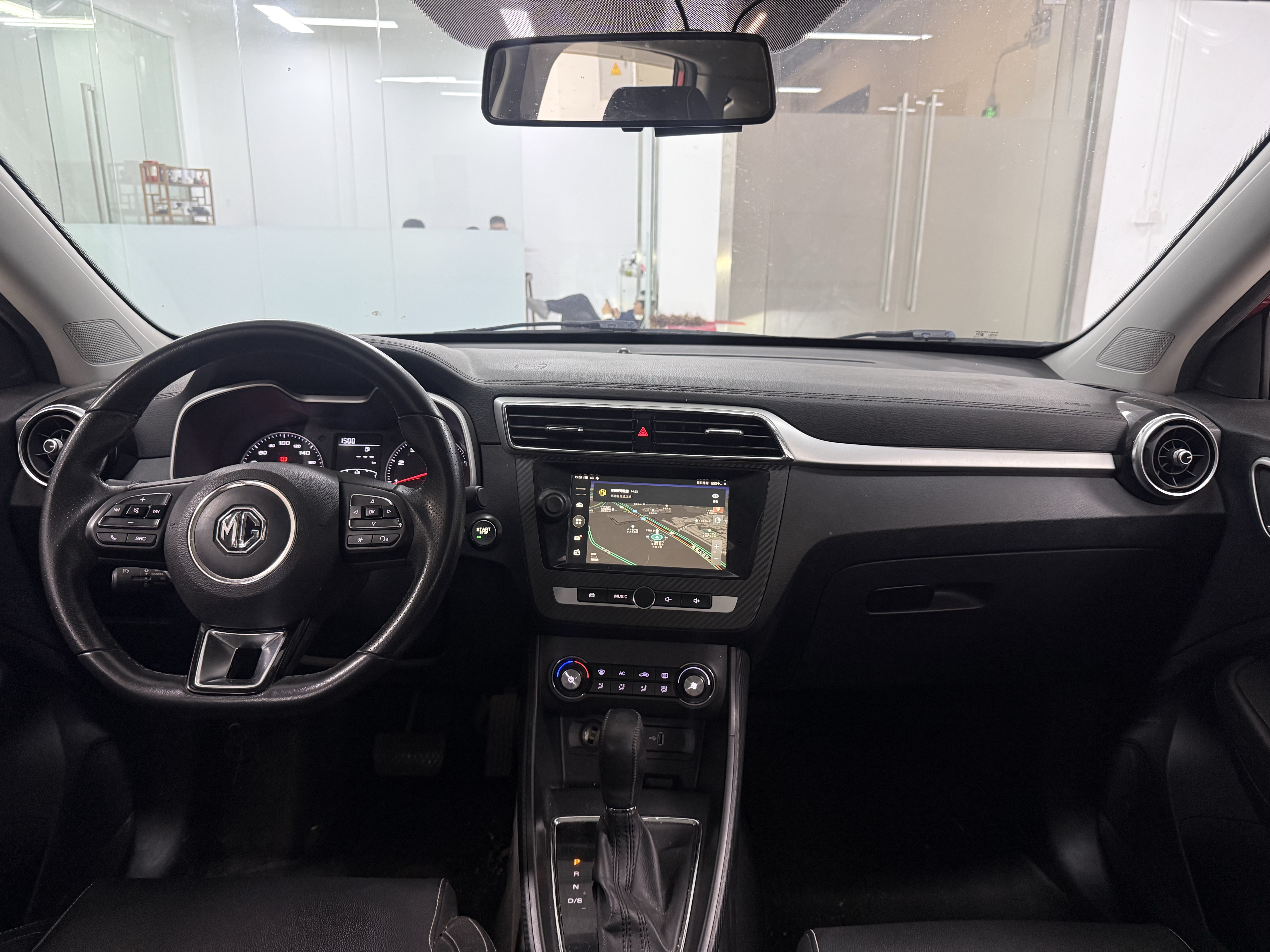 MG ZS 2017 car image #16